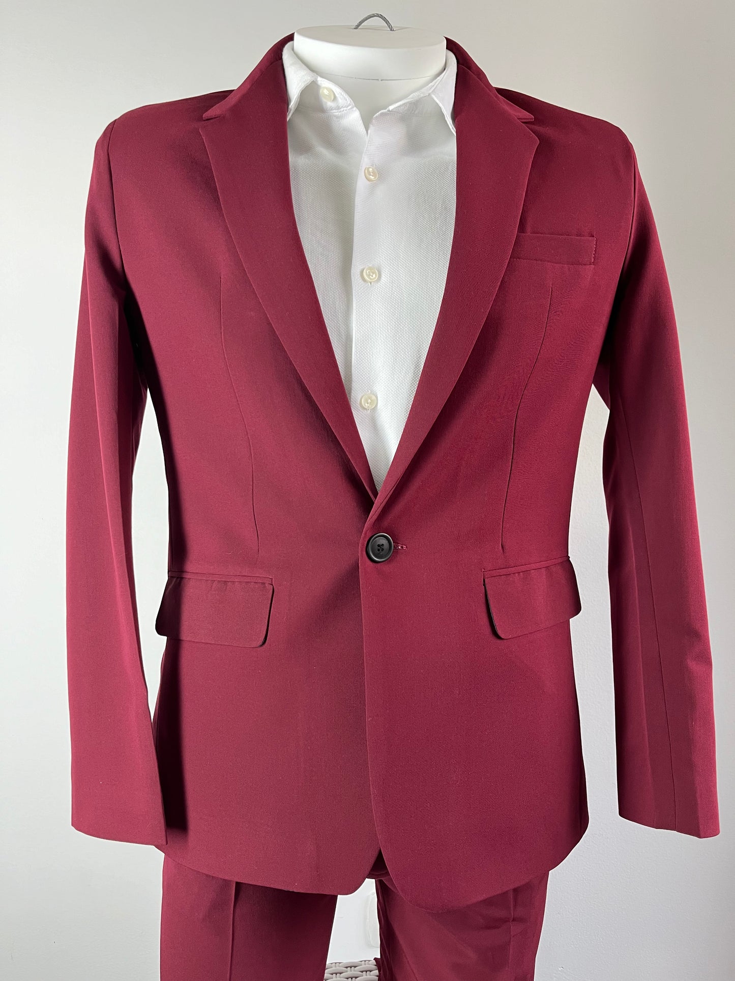 Traje Vinotinto
