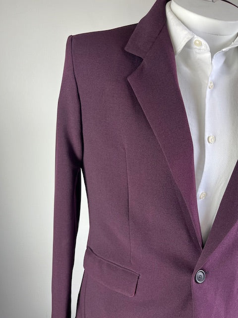 Traje Uva
