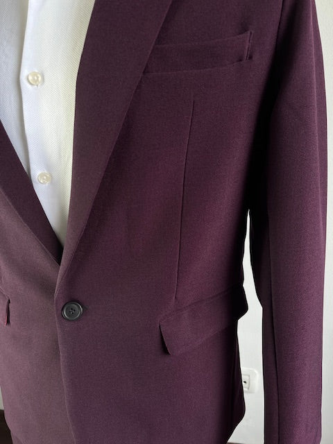 Traje Uva