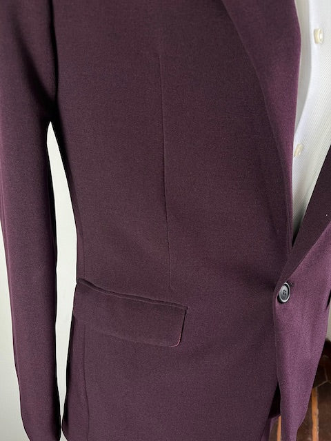 Traje Uva