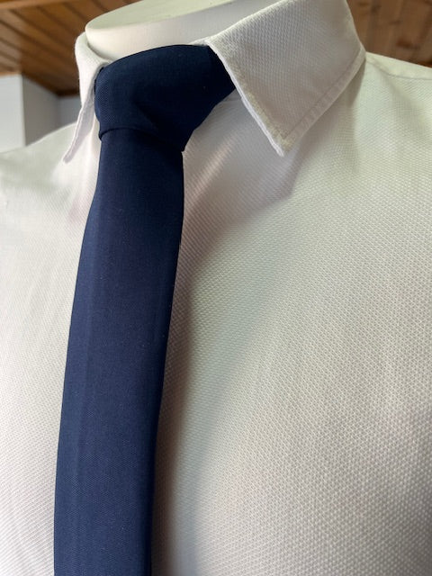 Corbata azul mate