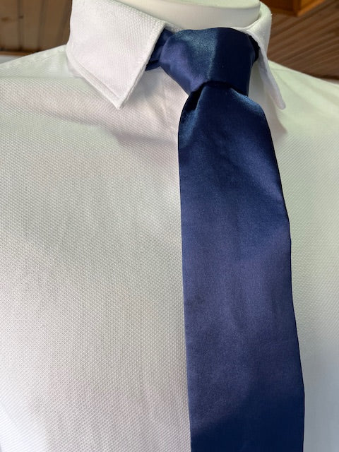 Corbata azul brillante