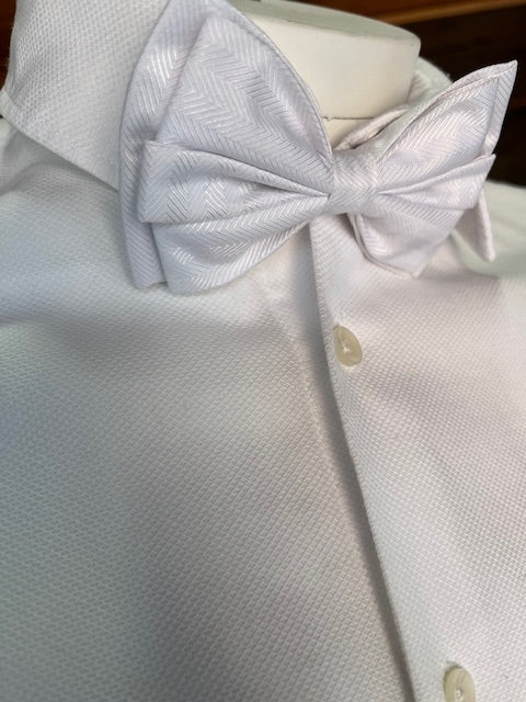 Corbatín blanco