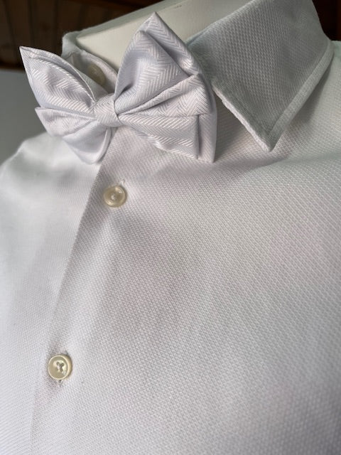 Corbatín blanco