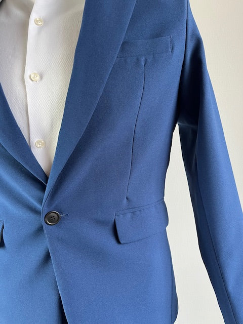 Traje azul marino