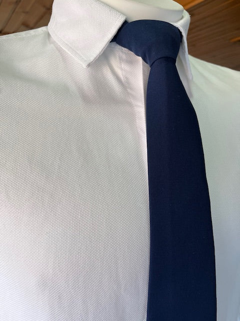 Corbata azul mate